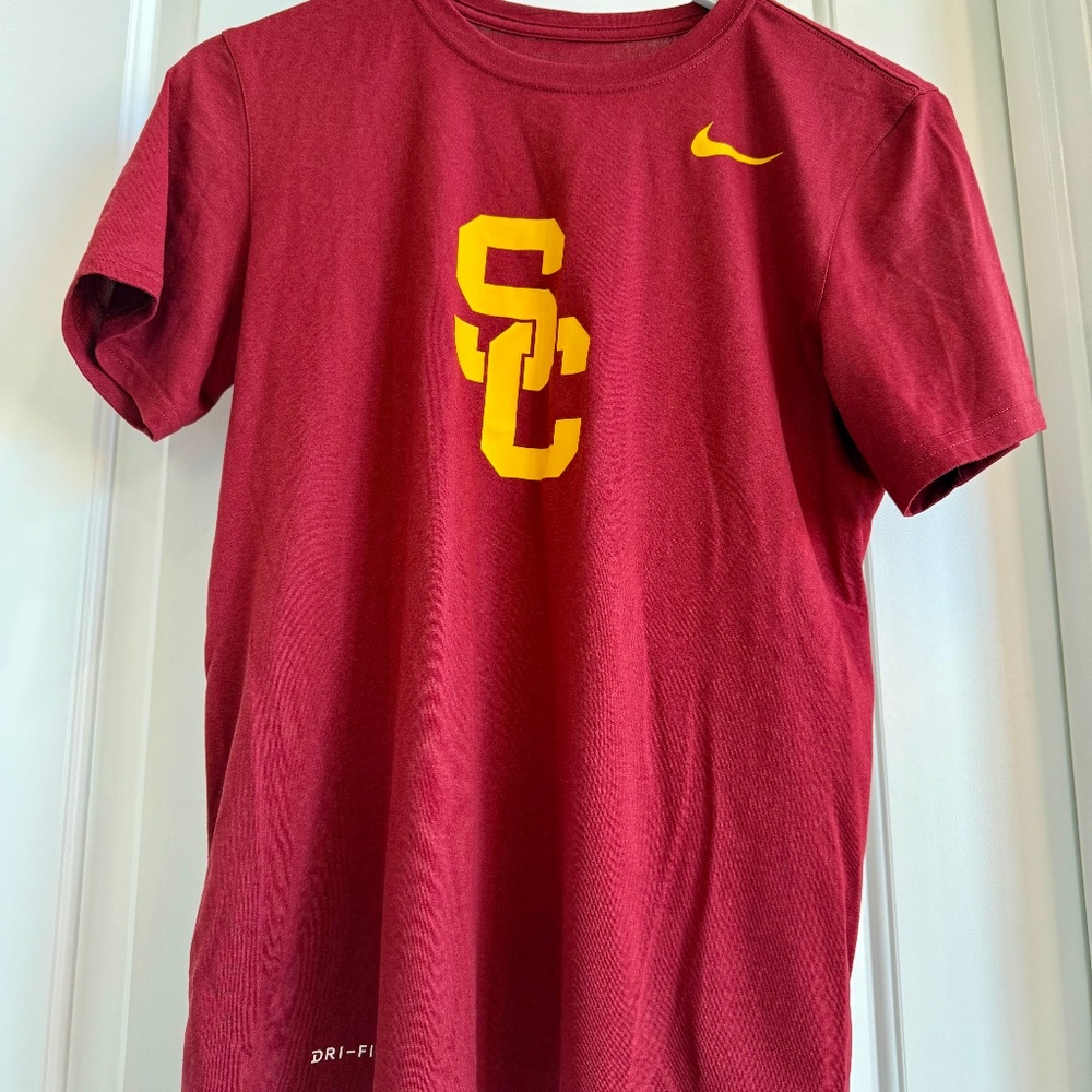 Nike USC t-shirt, Size Small, Unisex Excellent condition!